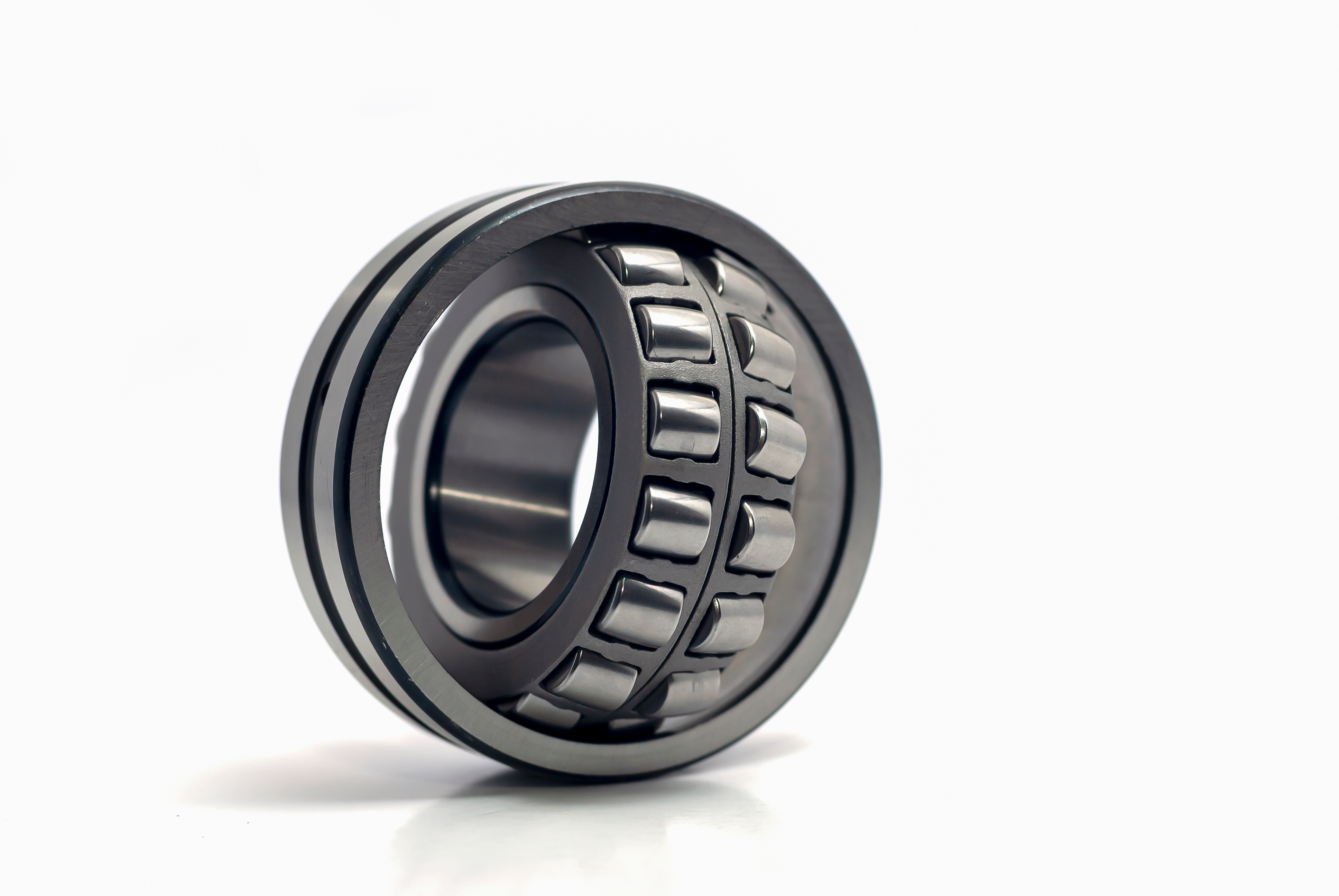 Double row spherical roller bearing for high-capacity radial loads